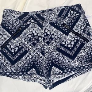 Hollister medium super cute and super comfy !! shorts size medium